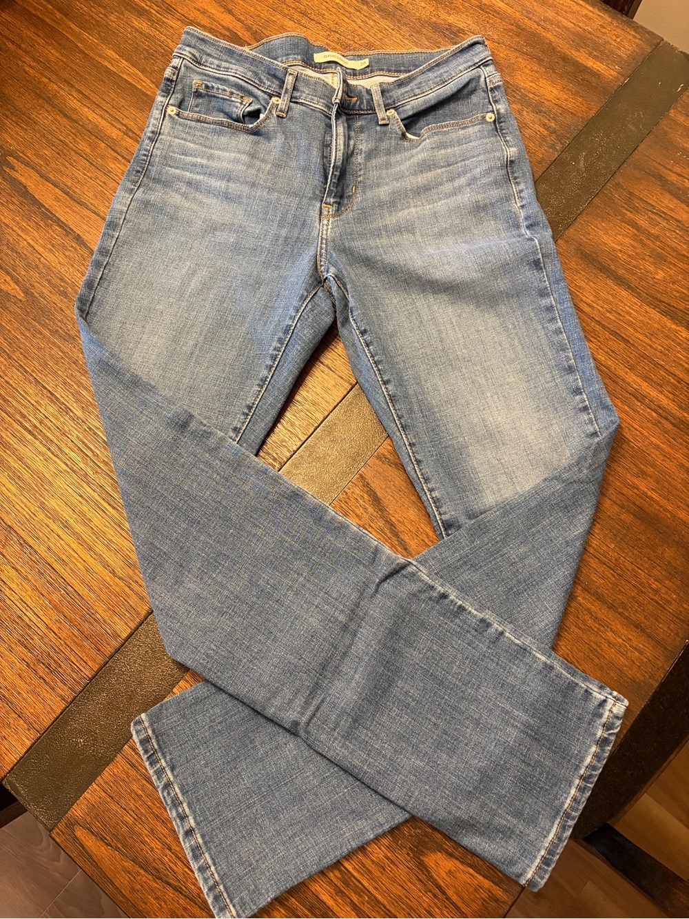 Wm’s Levis Classic Straight Leg Sz 6L
